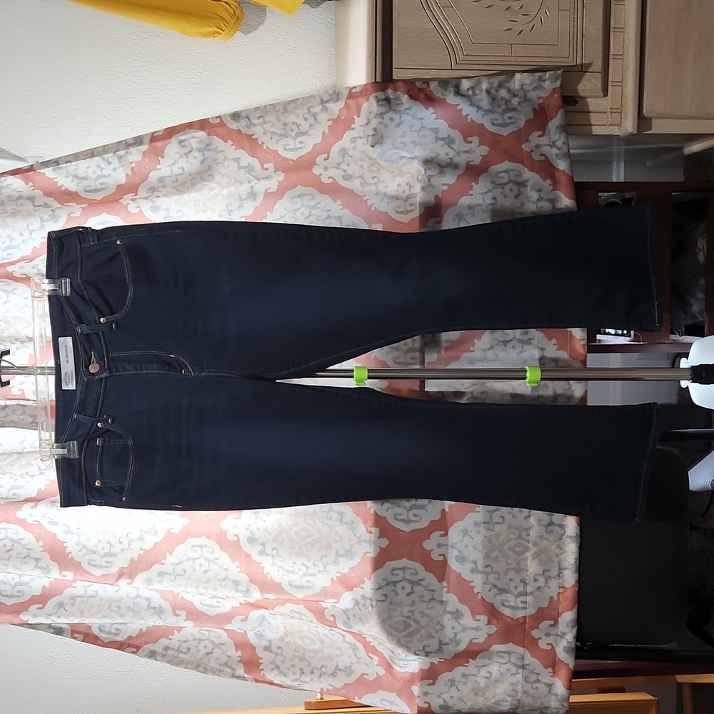 !!CLOSET CLEAR OUT - LAST CHANCE!!  Levi Jeans, Dark Wash. 16S (33x30)